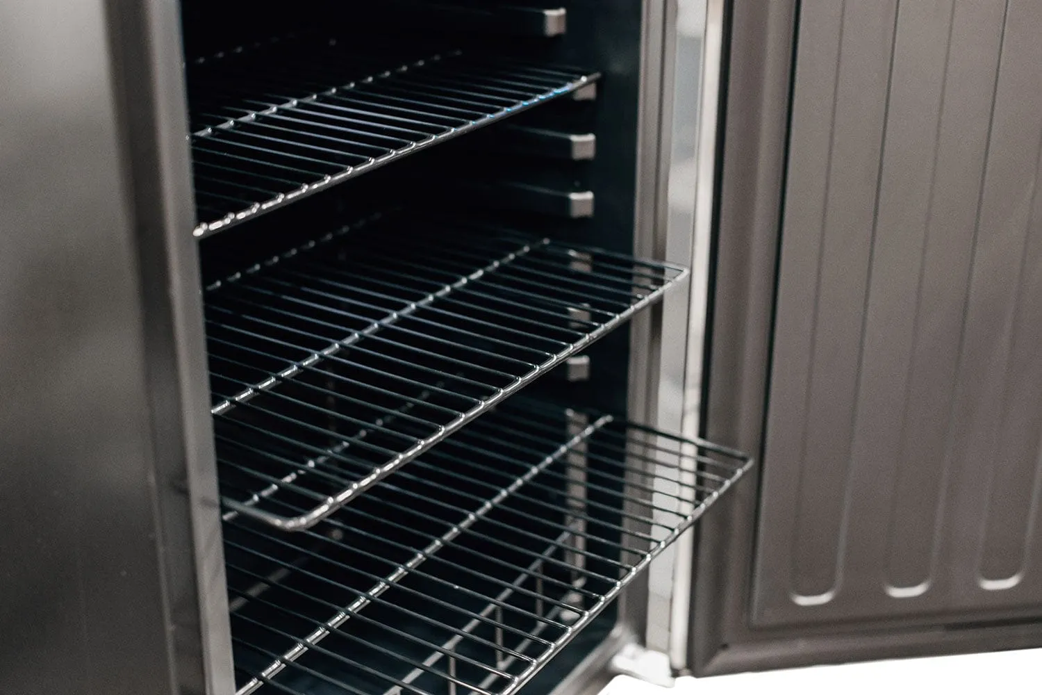 American Made Grills 22" 4.1c Fridge Reversible Door with Lock RFR-22S